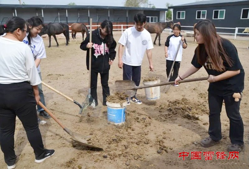 迎五一播种希望 学雷锋收获快乐”