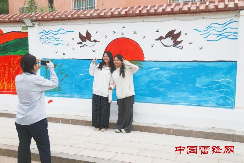 彩绘装点街巷 博湖又添新打卡点”